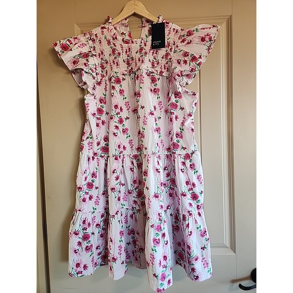 Crown And Ivy Dress Size XL White Pink Green Flowers Smocked Flowy - Picture 1 of 7
